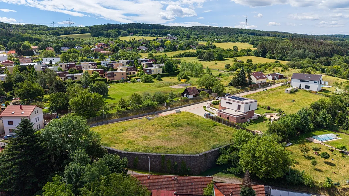 Prodej stavebního pozemku 2214 m²